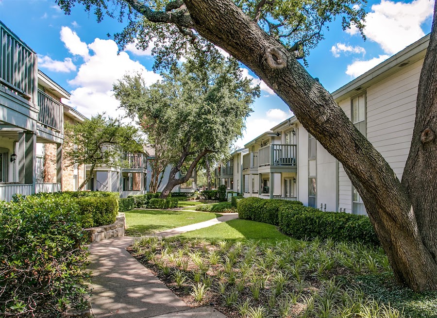 Village Corners East apartments at 8519 Southwestern Blvd, Dallas, TX