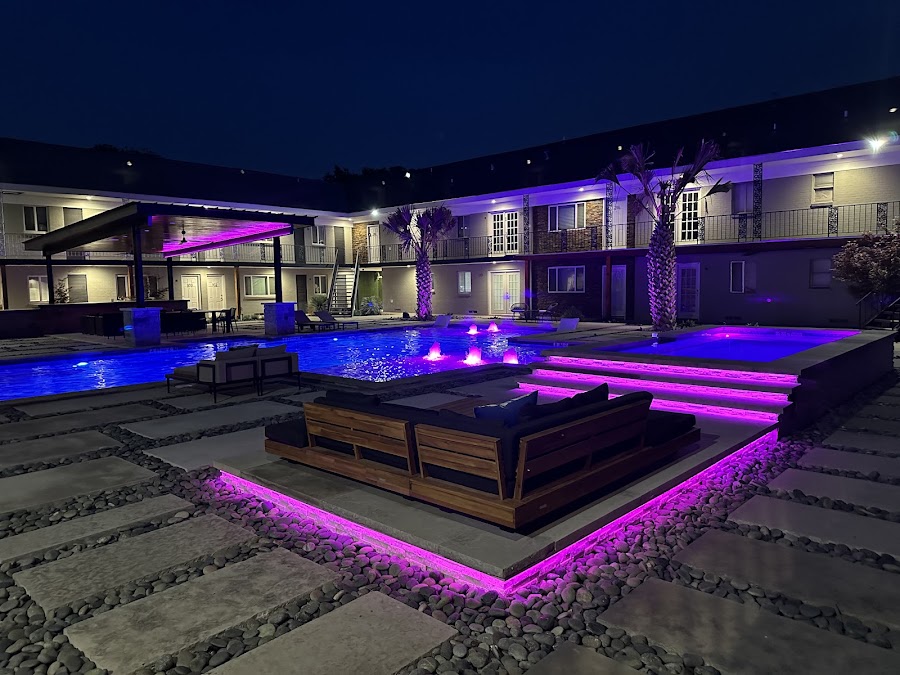 Court House apartments at 5735 Gaston Avenue, Dallas, TX