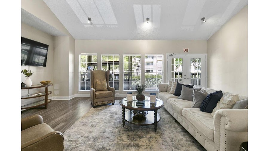 Creekwood apartments at 4208 W Pioneer Dr, Irving, TX