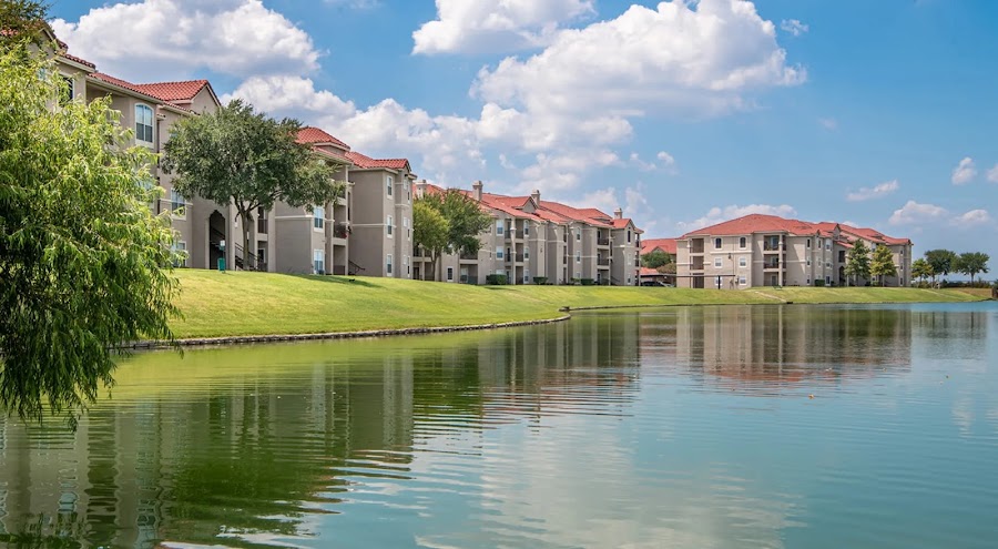 Crescent Cove at Lakepointe apartments at 801 Hebron Pkwy, Lewisville, TX