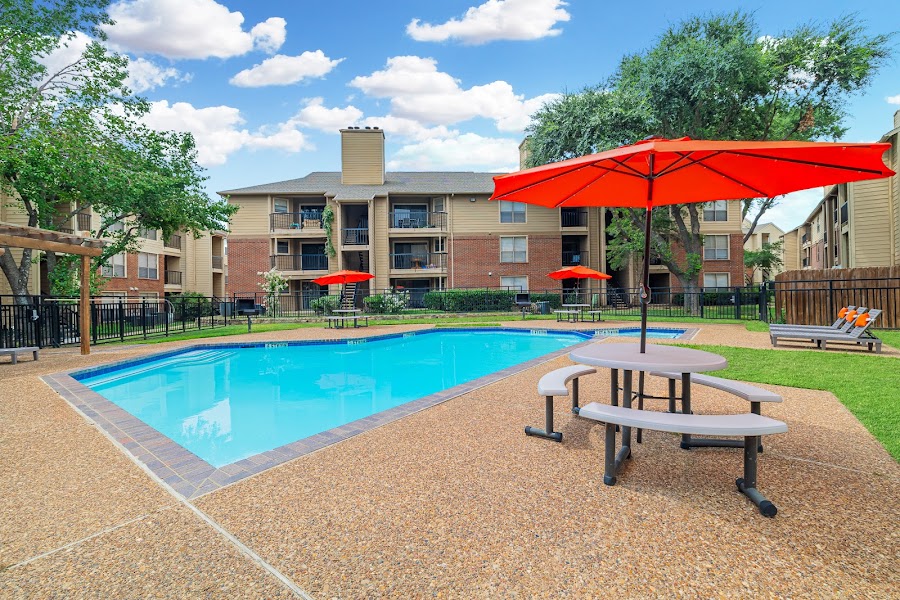Cross Creek apartments at 7401 Alma Dr, Plano, TX