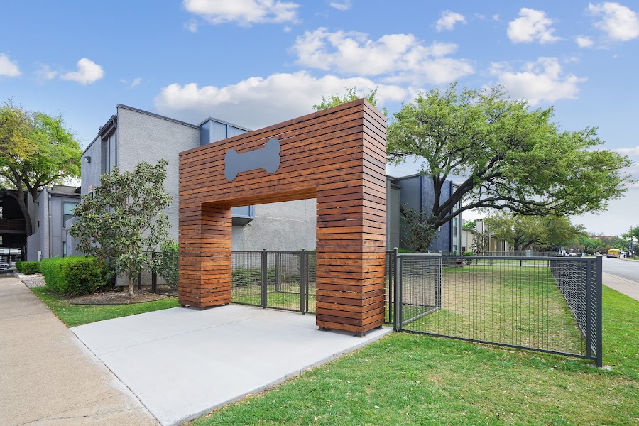 Aberdeen at Bellmar apartments at 10843 N Central Expy, Dallas, TX