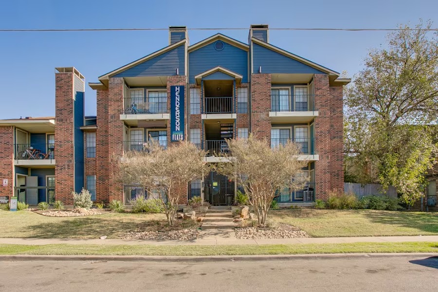 Henderson Flats apartments at 1820 North Garrett Avenue, Dallas, TX