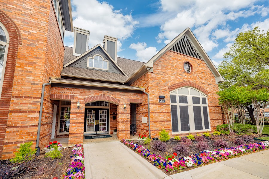 Seasons at Green Oaks apartments at 2175 State Highway 360, Grand Prairie, TX