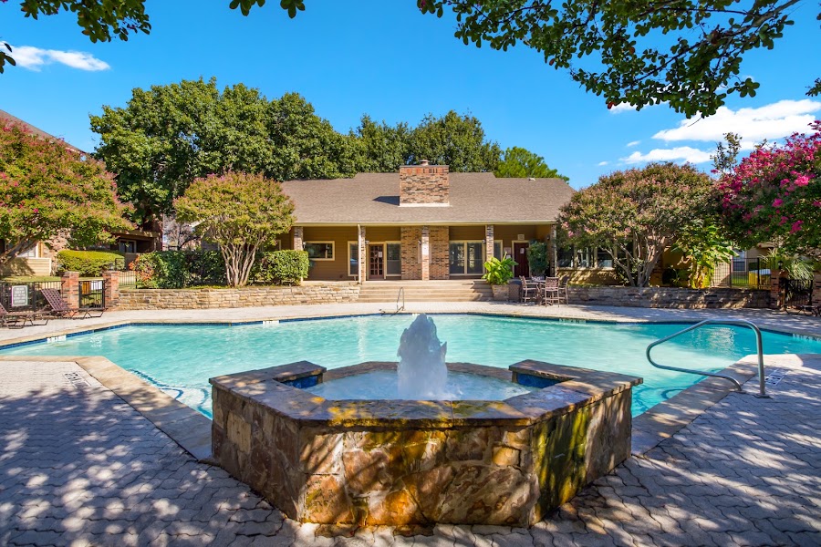 Glen apartments at 248 E Southwest Pkwy, Lewisville, TX