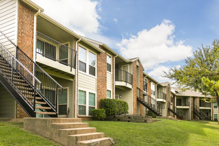 Hillside apartments at 1020 Raleigh Dr, Carrollton, TX