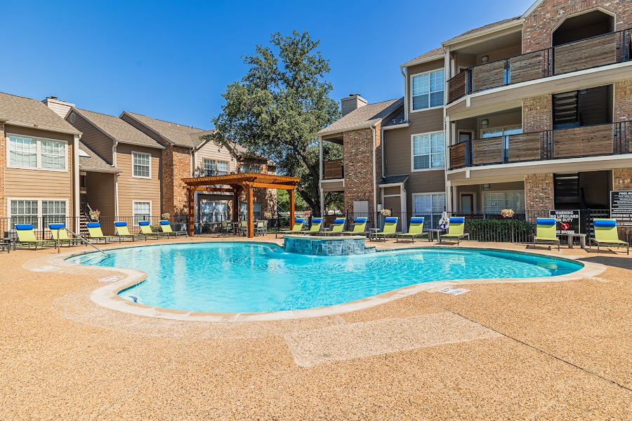 Huntington Ridge apartments at 4220 Esters Rd, Irving, TX