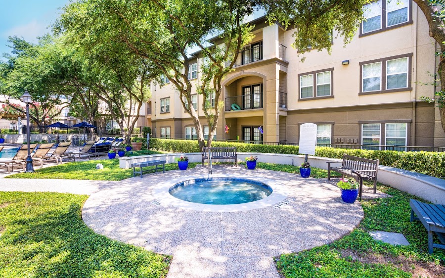 Arches at Park Cities apartments at 4400 W University Blvd, Dallas, TX