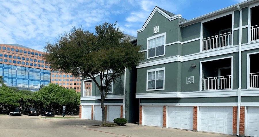 Kensington Square I & II apartments at 15820 Knoll Trail Dr, Dallas, TX