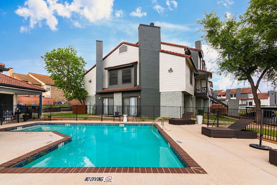 La Costa apartments at 4303 Mariposa Dr, Irving, TX