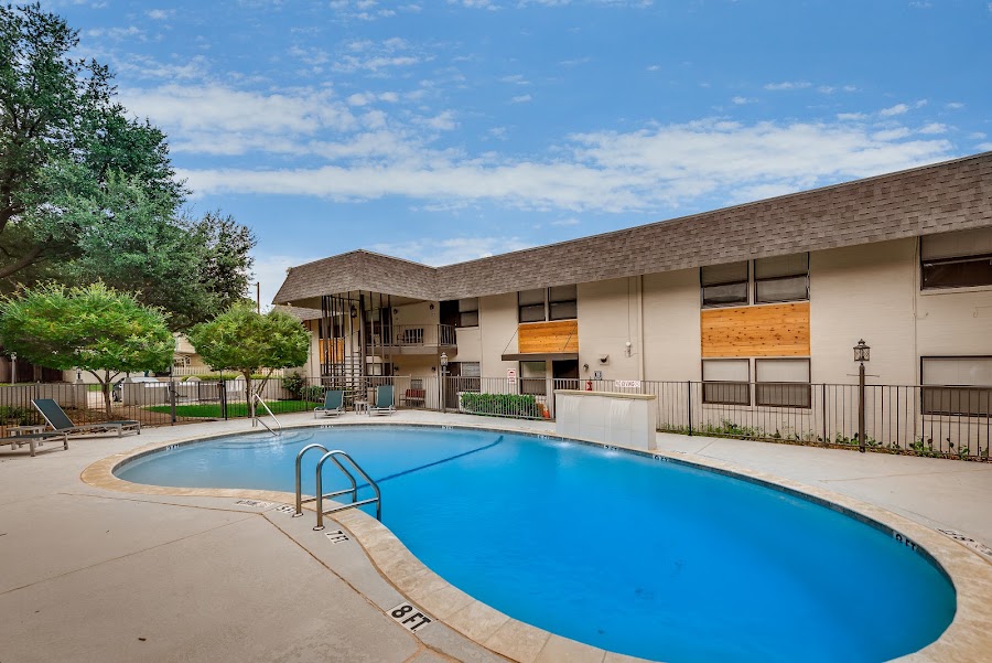 Arbors Off The Square apartments at 500 W Lamar St, McKinney, TX