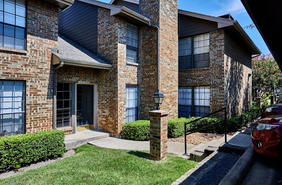 London Park apartments at 15889 Preston Rd, Dallas, TX