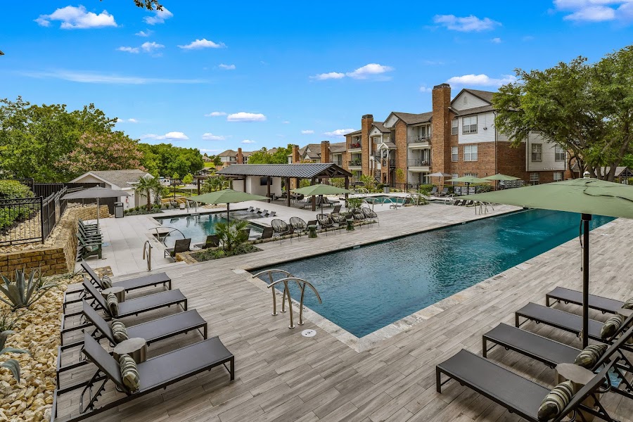 Bella Vida Estates apartments at 9601 Custer Rd, Plano, TX