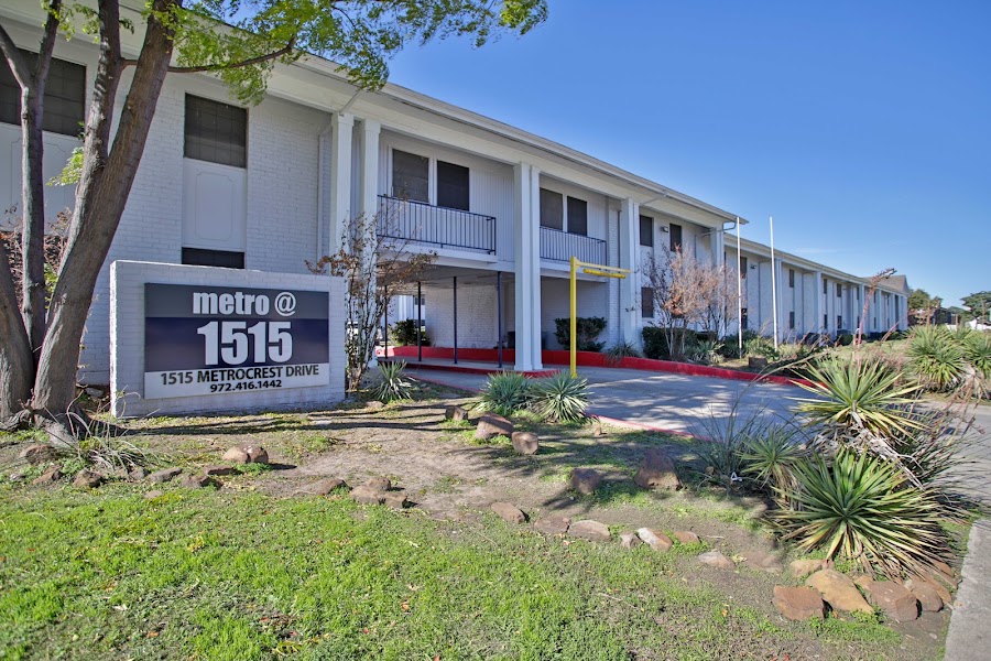 Villas de la Colonia apartments at 1515 Metrocrest Dr, Carrollton, TX