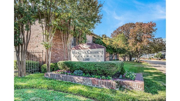 Montfort Crossing apartments at 5580 Harvest Hill Rd, Dallas, TX