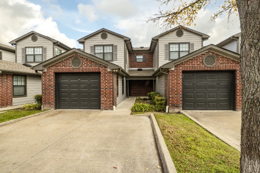 Mount Vernon apartments at 1020 Scotland Dr, Desoto, TX