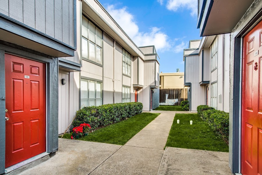 Newport Landing apartments at 10850 Walnut Hill Ln, Dallas, TX