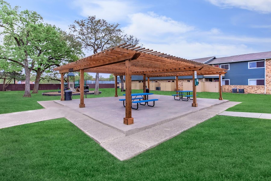 Oaks apartments at 4614 Pioneer Rd, Balch Springs, TX