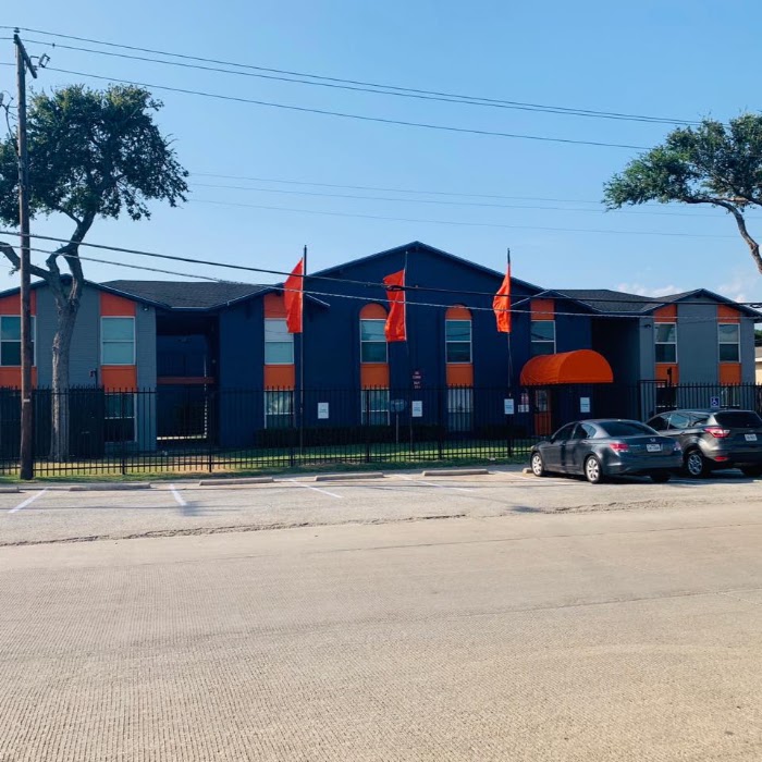 Rancho Valencia apartments at 3035 E Ledbetter Dr, Dallas, TX