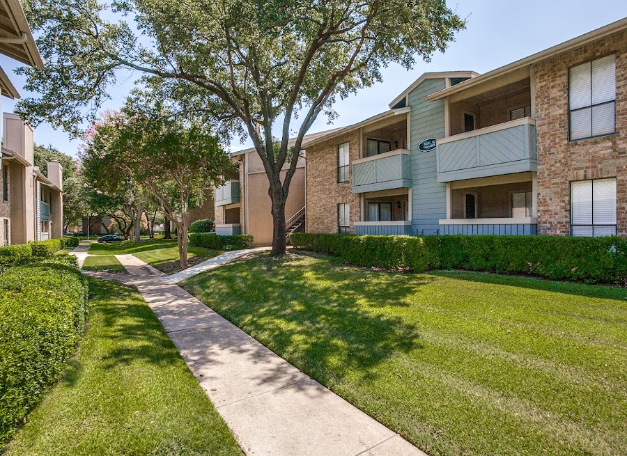 Park in the Village apartments at 5349 Amesbury Dr, Dallas, TX