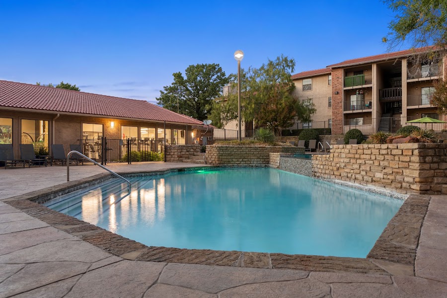 Calloway at Las Colinas apartments at 7300 Parkridge Blvd, Irving, TX
