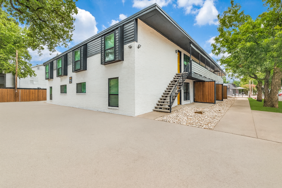 Pecan Village apartments at 932 Hilltop Dr, Irving, TX