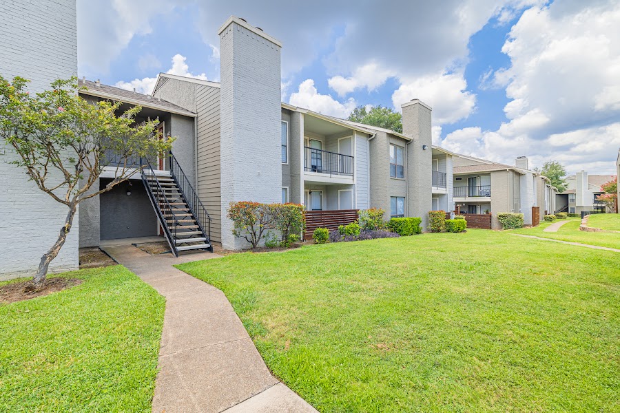 Prescott Place I apartments at 2861 Franklin Dr, Mesquite, TX