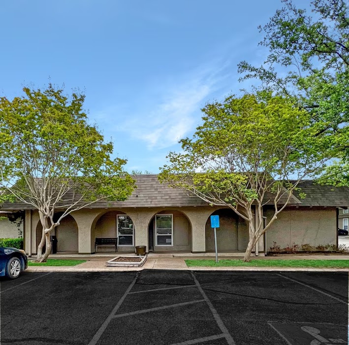 Prestonwood Hillcrest apartments at 15505 Hillcrest Rd, Dallas, TX