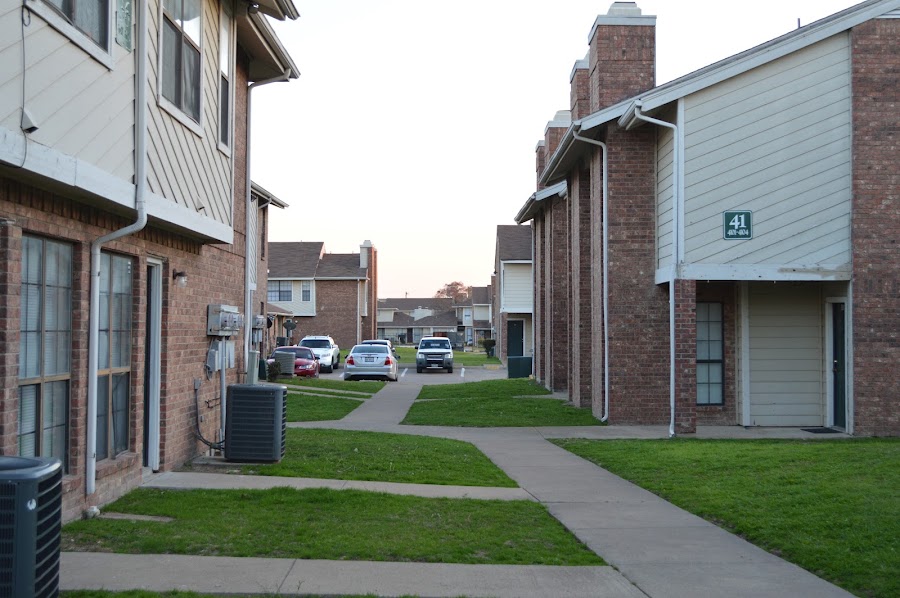 Glenshire Villas I apartments at 3301 Glenshire Dr, Balch Springs, TX
