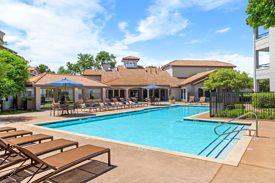 Rancho Palisades apartments at 4849 Frankford Rd, Dallas, TX