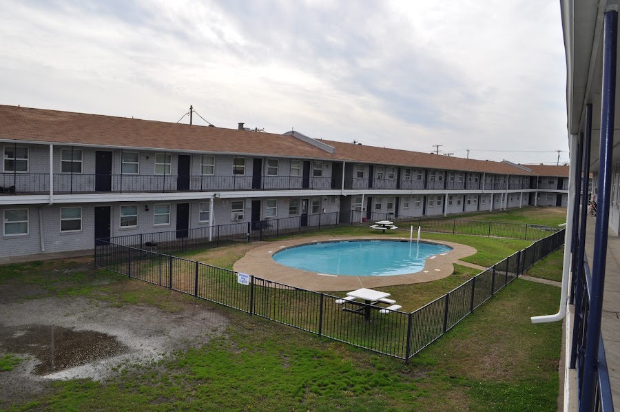 Rayo Del Sol apartments at 2200 W Rochelle Rd, Irving, TX