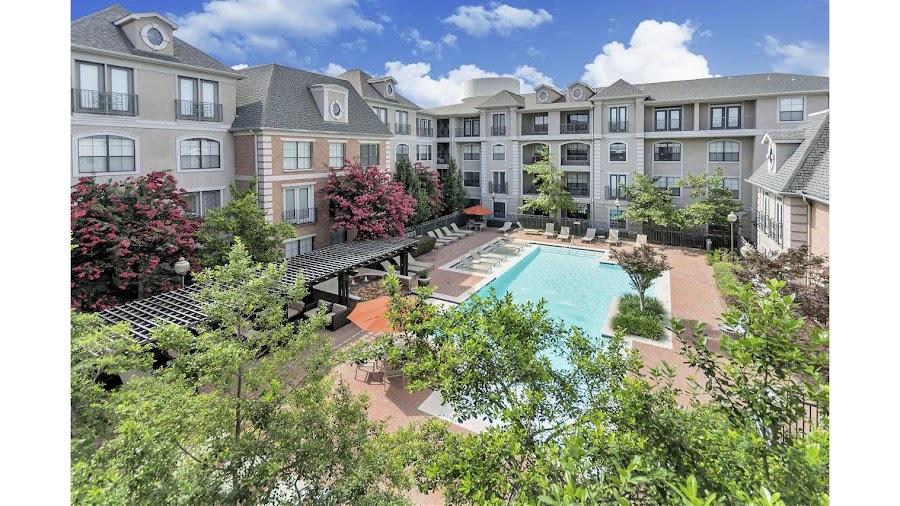 Renaissance at Preston Hollow apartments at 8600 Thackery St, Dallas, TX