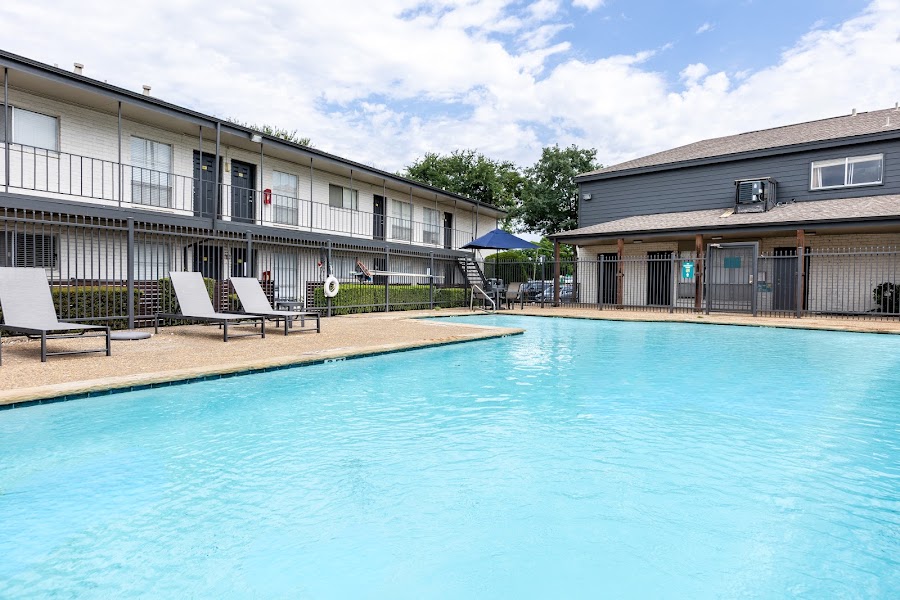 River Glen apartments at 1702 Edgefield Dr, Garland, TX