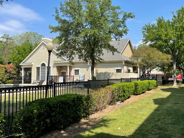 Rosemont at Arlington Park apartments at 1716 Chattanooga Plaza, Dallas, TX
