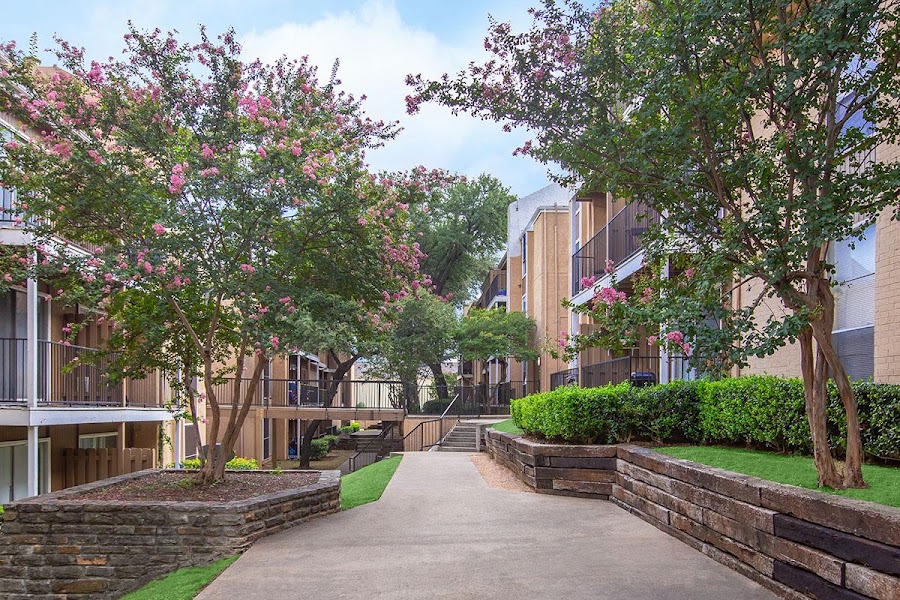 Vista Buena apartments at 13350 Maham Rd, Dallas, TX