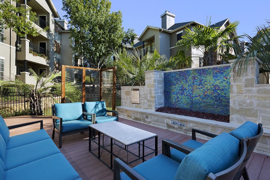 Palmer at Las Colinas apartments at 2940 W Royal Ln, Irving, TX