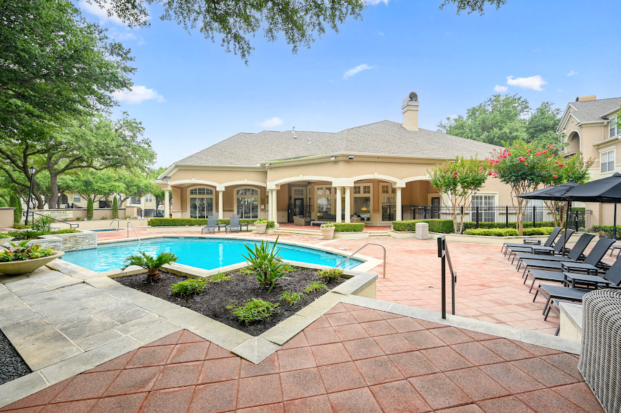 St. Moritz apartments at 5665 Arapaho Rd, Dallas, TX
