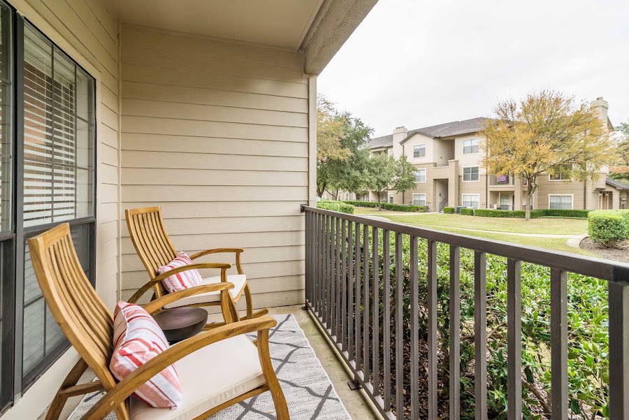Stoneleigh at Valley Ranch apartments at 8605 N Macarthur Blvd, Irving, TX