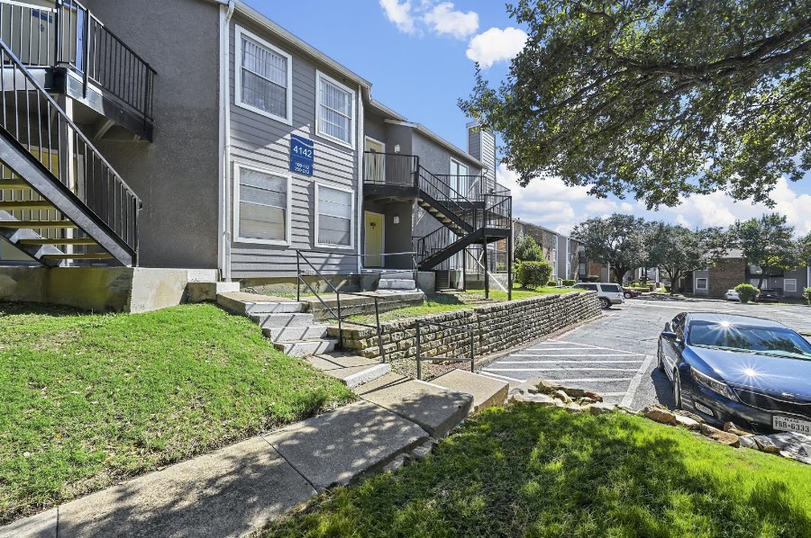 Summerwood apartments at 4132 N Belt Line Rd, Irving, TX