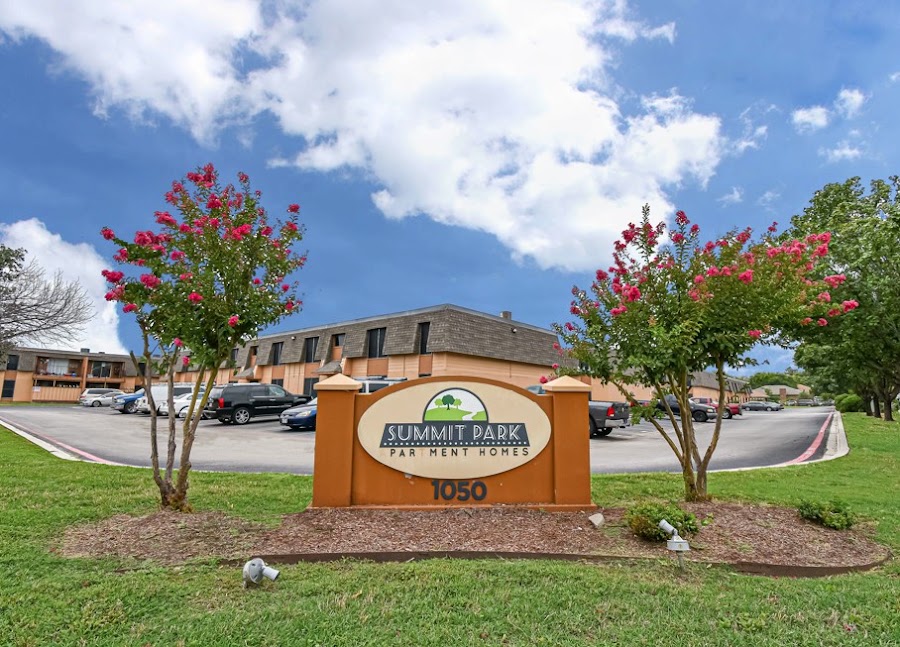 Summit Park apartments at 1050 Park Ave, Carrollton, TX