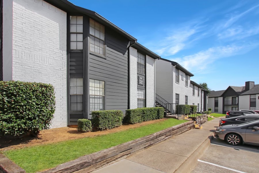 Avion apartments at 1814 Estrada Pkwy, Irving, TX