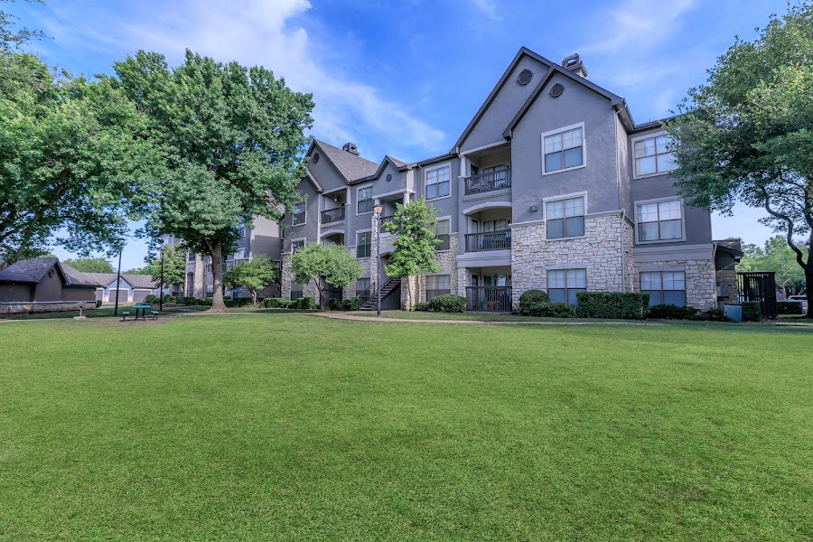 Sweetwater at Buckingham apartments at 540 Buckingham Rd, Richardson, TX