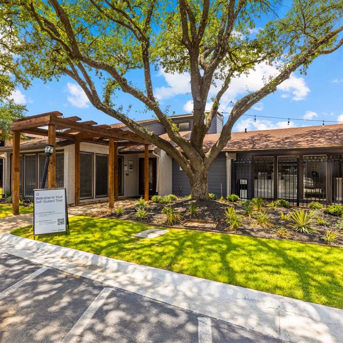 98 Fifty apartments at 9850 Whitehurst Dr, Dallas, TX