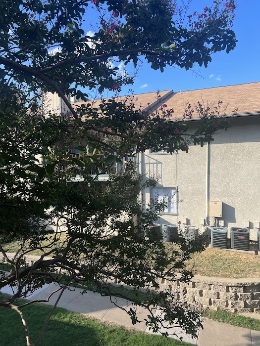 Towne Center apartments at 8620 Park Ln, Dallas, TX