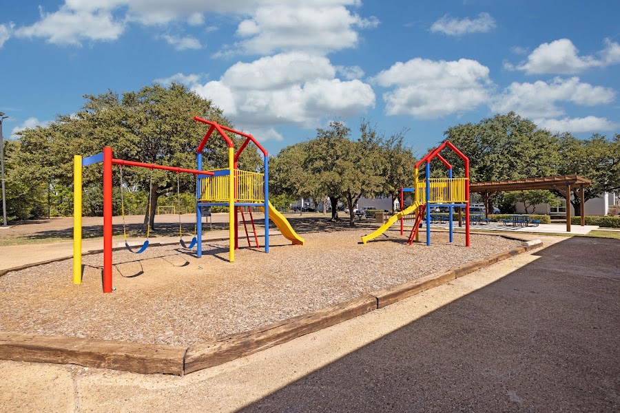 Spanish Creek apartments at 3109 Chapel Creek Dr, Dallas, TX