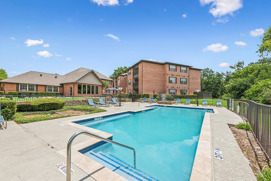 Valley Ridge apartments at 1000 W Valley Ridge Blvd, Lewisville, TX