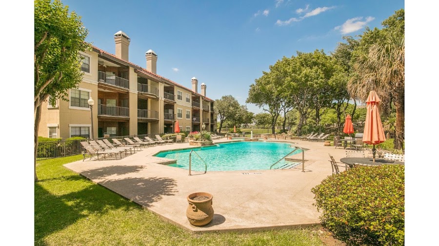 Waters Edge apartments at 5000 Whitestone Ln, Plano, TX