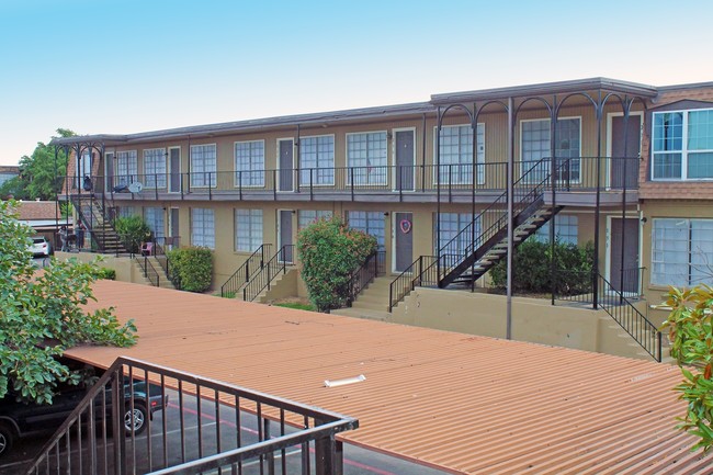 Westridge apartments at 4115 Druid Hills Dr, Dallas, TX