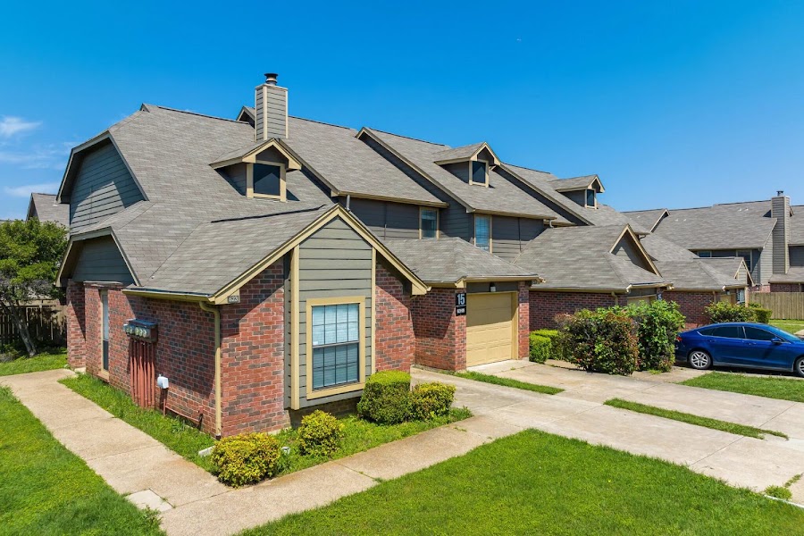 Wexford Townhomes apartments at 600 Wembley Cir, Duncanville, TX