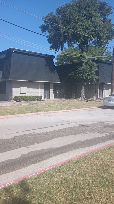 Windsor Townhomes apartments at 4170 Altoona Dr, Dallas, TX